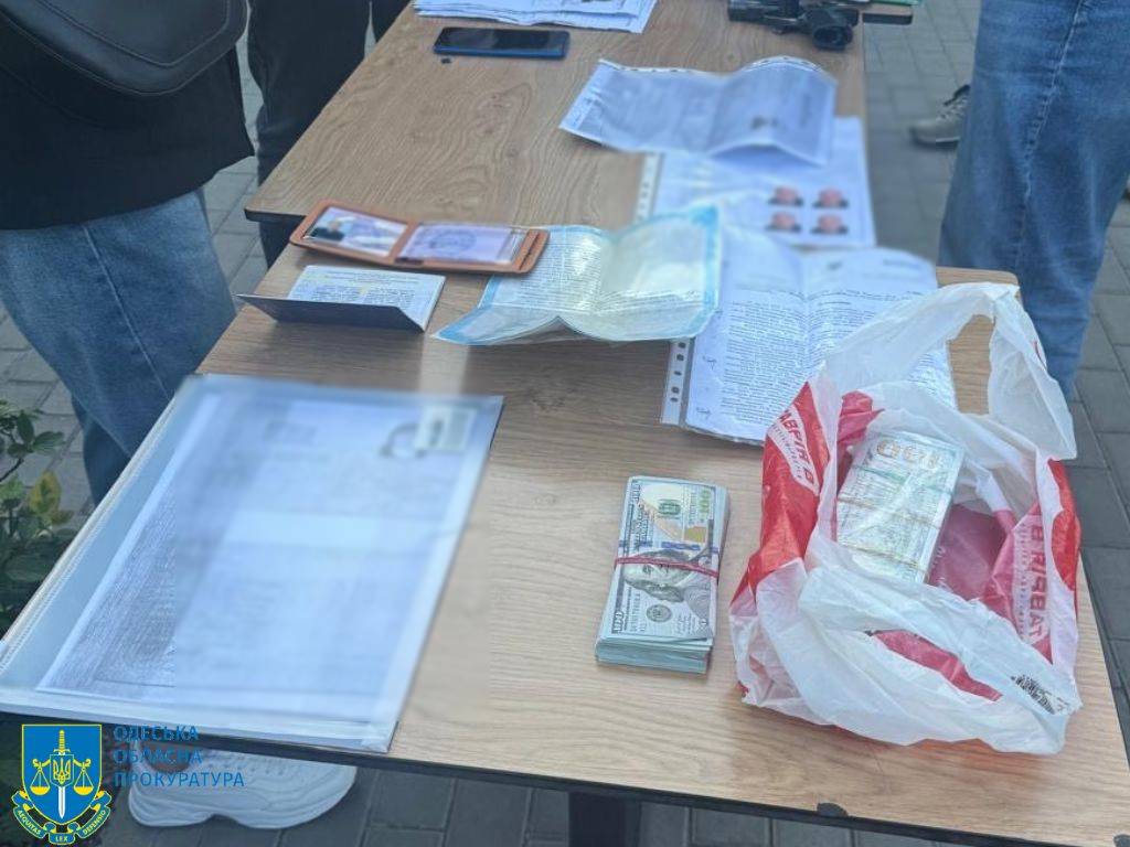 Одесит пропонував фіктивну службу за 35 тис. — чергова схема - фото 1